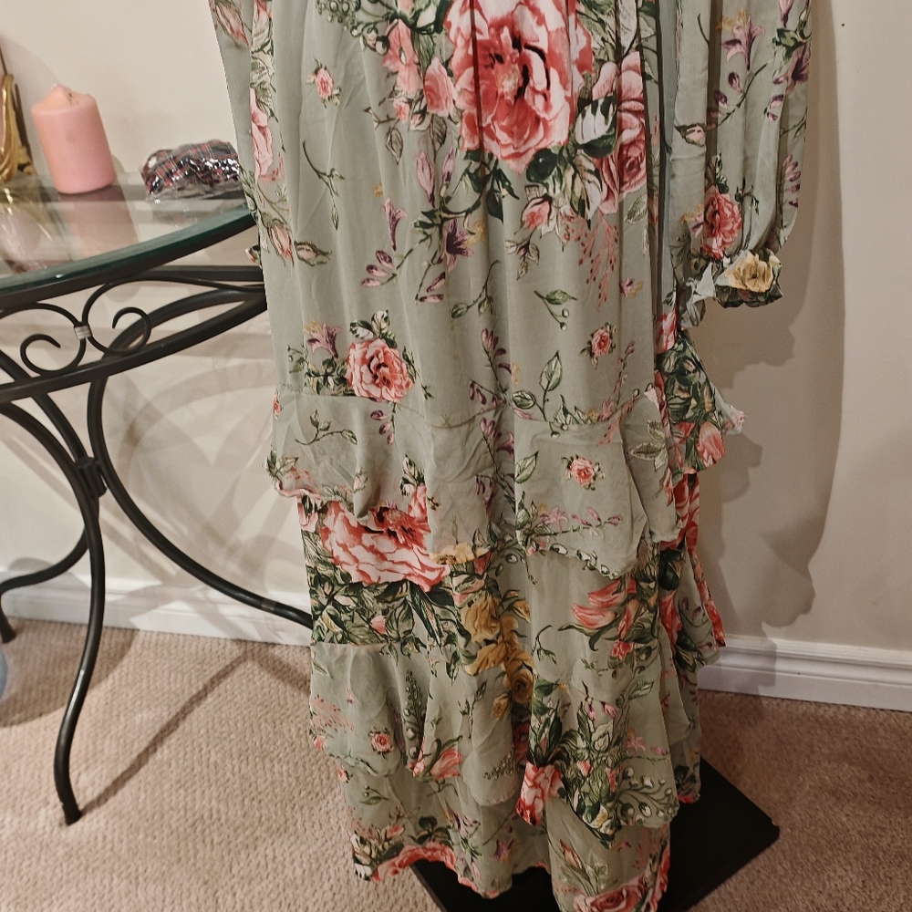 Vila tiered maxi summer vacation dress in garden floral - Picture 12 of 14